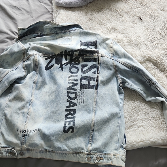 Distressed washed denim jacket - Picture 3 of 4
